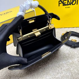 Черная Petite Fendi Peekaboo ISeeU P