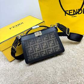 Культовая сумка Peekaboo ISeeU XCross,