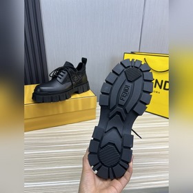 Официальный сайт FENDI Мужские кожаные