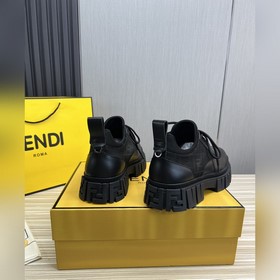 Официальный сайт FENDI Мужские кожаные