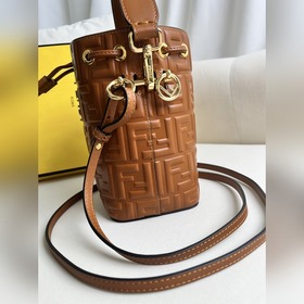 Коричневый тисненый Mon Tresor Све