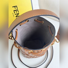 Коричневый тисненый Mon Tresor Све