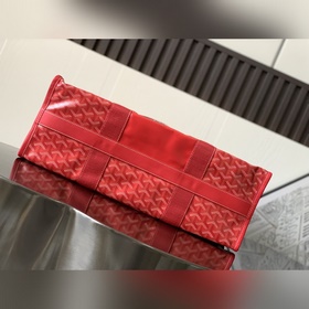 Сумка VILLETTE отличается большой вмес