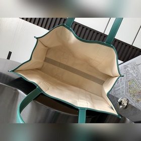 Сумка VILLETTE отличается большой вмес