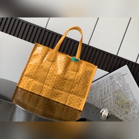 Сумка VILLETTE отличается большой вмес
