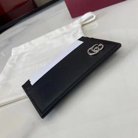Коллекция GG Marmont привлекает яркими