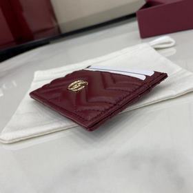 Этот кожаный кошелек GG Marmont изгото