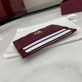 Этот кожаный кошелек GG Marmont изгото