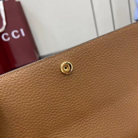 Эта сумка через плечо Gucci Softbit ма