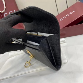 Эта сумка через плечо Gucci Softbit ма