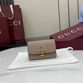 Gucci продолжает развивать свое богато