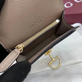 Gucci продолжает развивать свое богато