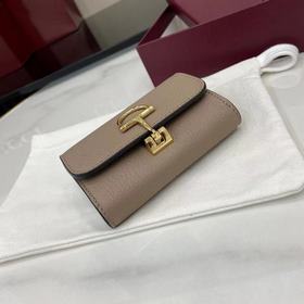 Gucci продолжает развивать свое богато