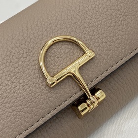 Gucci продолжает развивать свое богато