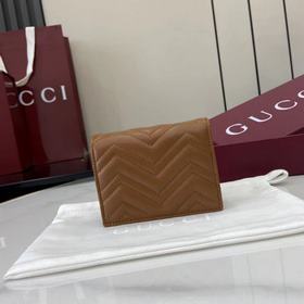 Этот мини-кошелек GG Marmont изготовле