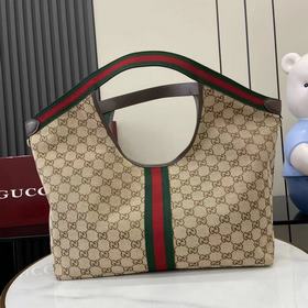 Коллекция Gucci Giglio дебютировала на