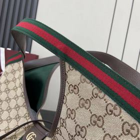 Коллекция Gucci Giglio дебютировала на