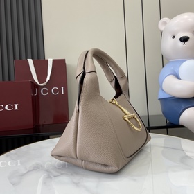 Новая сумка через плечо Gucci Softbit