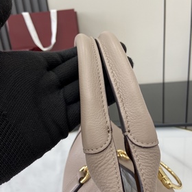 Новая сумка через плечо Gucci Softbit 