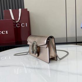 Эта компактная сумочка отличается четк