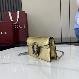 Эта компактная сумочка отличается четк