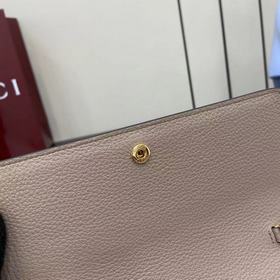 В этой сумке через плечо Gucci Softbit