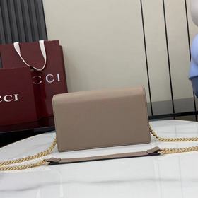 В этой сумке через плечо Gucci Softbit