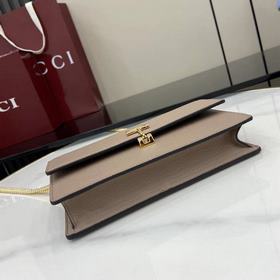 В этой сумке через плечо Gucci Softbit