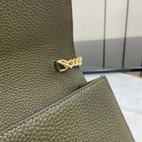 В этой сумке через плечо Gucci Softbit