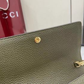 В этой сумке через плечо Gucci Softbit