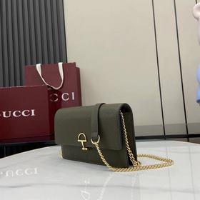 В этой сумке через плечо Gucci Softbit