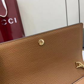 Эта сумка через плечо Gucci Softbit ма