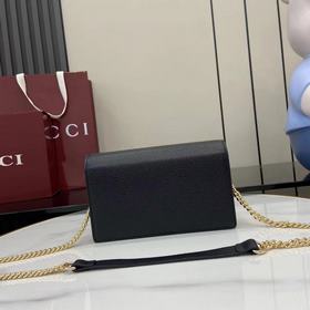 Эта сумка через плечо Gucci Softbit ма