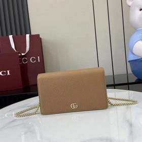 Этот кошелек GG Marmont с цепочкой изг