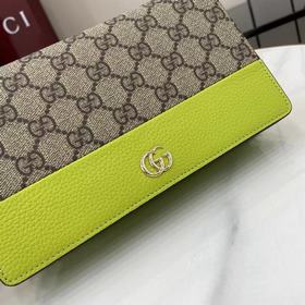 Этот кошелек GG Marmont с цепочкой изг