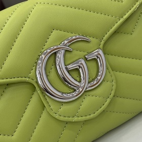 Этот кошелек GG Marmont с цепочкой изг