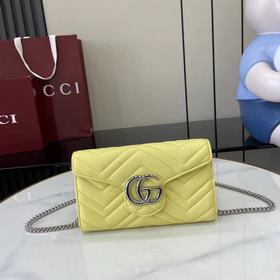Этот кошелек GG Marmont с цепочкой изг