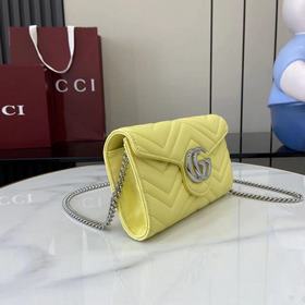 Этот кошелек GG Marmont с цепочкой изг