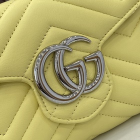 Этот кошелек GG Marmont с цепочкой изг