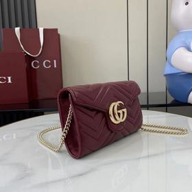 Этот кошелек GG Marmont с цепочкой-рем