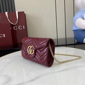 Этот кошелек GG Marmont с цепочкой-рем