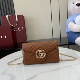 Этот кошелек GG Marmont с цепочкой изг