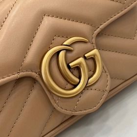Коллекция GG Marmont. Сумочка Ultra-Mi