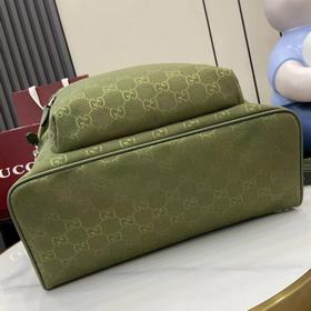 Этот рюкзак искусно изготовлен из канв