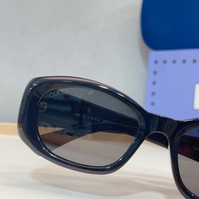 Б/у GUCCI  MOD： GG2432 S Обертываю