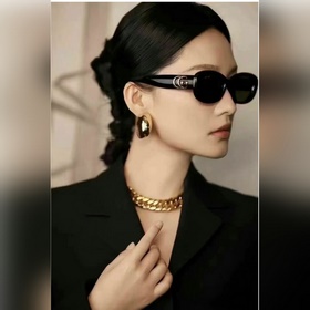 GUCCI Ни. Сун Вэйлун. Соответствующие 