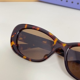 GUCCI Модель： GG1829SK Размер： 53 