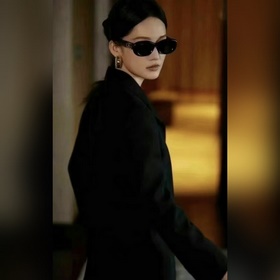 GUCCI Ни. Сун Вэйлун. Соответствующие 