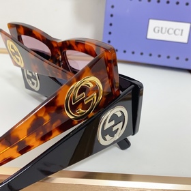 Солнцезащитные очки Gucci с квадратной
