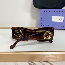 Солнцезащитные очки Gucci с квадратной